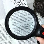 Kính lúp cầm tay đọc sách cao cấp Terino DE-9B (10x/20x, màu đen, có đèn led) - Hàng chính hãng 5